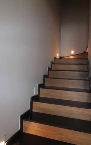 Casa à venda com 156m², 3 quartos e 2 vagasEscada 