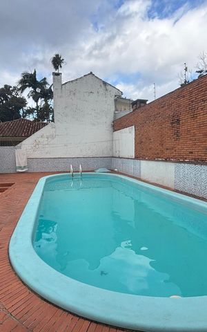 Casa à venda com 218m², 4 quartos e 3 vagas