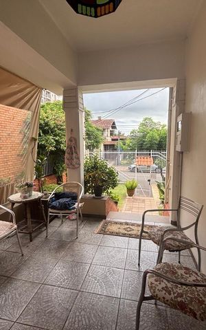 Casa à venda com 218m², 4 quartos e 3 vagas