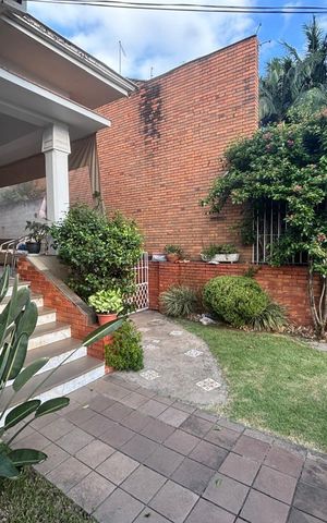 Casa à venda com 218m², 4 quartos e 3 vagas