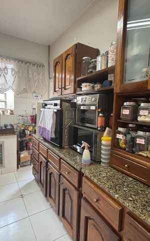 Casa à venda com 218m², 4 quartos e 3 vagas