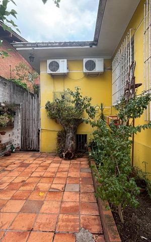 Casa à venda com 218m², 4 quartos e 3 vagas