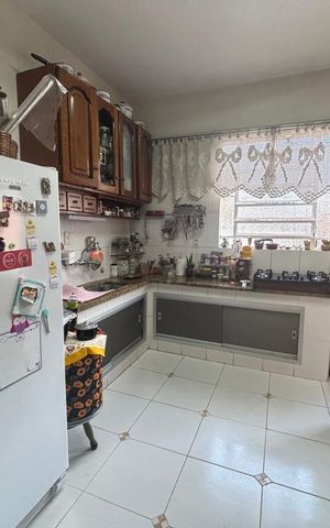 Casa à venda com 218m², 4 quartos e 3 vagas