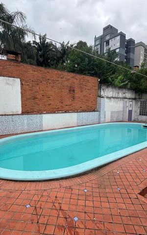 Casa à venda com 218m², 4 quartos e 3 vagas
