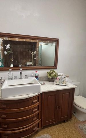 Casa à venda com 218m², 4 quartos e 3 vagas
