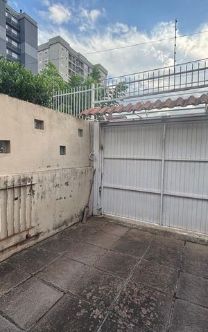 Casa à venda com 218m², 4 quartos e 3 vagas