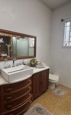 Casa à venda com 218m², 4 quartos e 3 vagas