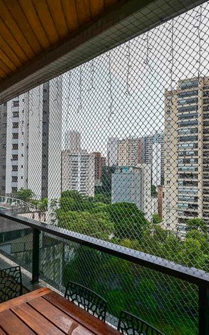 Apartamento à venda com 190m², 4 quartos e 3 vagasVaranda