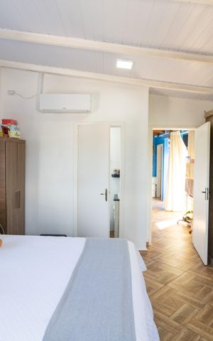 Casa à venda com 180m², 4 quartos e 2 vagas Casa à venda com 180m², 4 quartos e 2 vagasSuíte