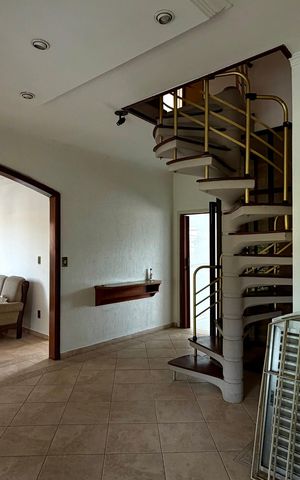 Casa à venda com 130m², 5 quartos e 1 vaga