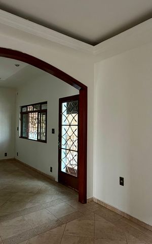 Casa à venda com 130m², 5 quartos e 1 vaga