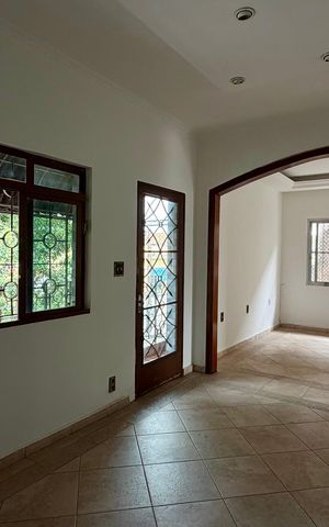 Casa à venda com 130m², 5 quartos e 1 vaga