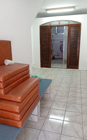 Casa à venda com 200m², 3 quartos e 2 vagas Casa à venda com 200m², 3 quartos e 2 vagasQuarto