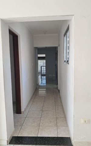 Casa à venda com 200m², 3 quartos e 2 vagas Casa à venda com 200m², 3 quartos e 2 vagasCorredor