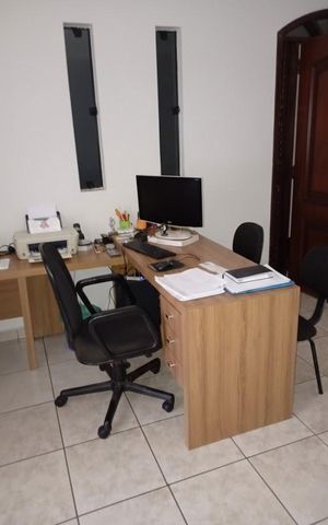 Casa à venda com 200m², 3 quartos e 2 vagas Casa à venda com 200m², 3 quartos e 2 vagasQuarto