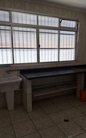 Casa à venda com 200m², 3 quartos e 2 vagas Casa à venda com 200m², 3 quartos e 2 vagasCozinha
