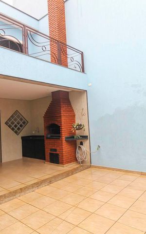 Casa à venda com 200m², 2 quartos e 2 vagas Casa à venda com 200m², 2 quartos e 2 vagasQuintal
