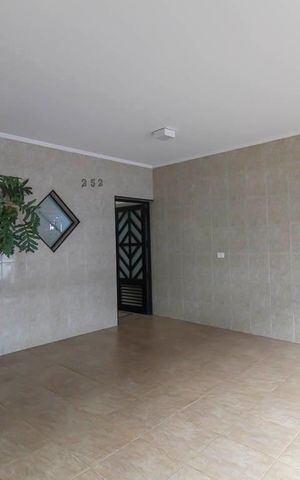 Casa à venda com 200m², 2 quartos e 2 vagas Casa à venda com 200m², 2 quartos e 2 vagasGaragem