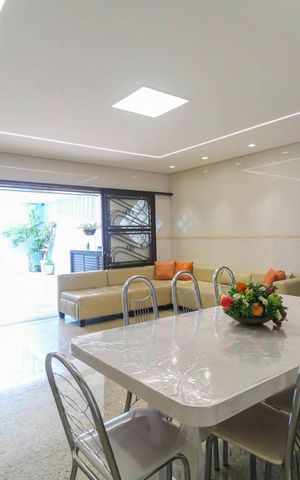 Casa à venda com 200m², 2 quartos e 2 vagas Casa à venda com 200m², 2 quartos e 2 vagasCozinha