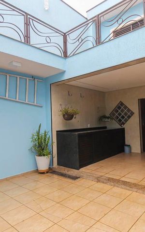 Casa à venda com 200m², 2 quartos e 2 vagas Casa à venda com 200m², 2 quartos e 2 vagasQuintal