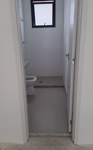 Casa de condomínio à venda com 152m², 2 quartos e 3 vagas Casa de condomínio à venda com 152m², 2 quartos e 3 vagasBanheiro da Suíte