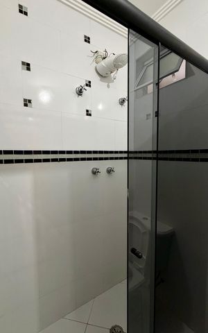 Casa à venda com 250m², 3 quartos e 3 vagasBanheiro - quarto 2