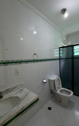 Casa à venda com 250m², 3 quartos e 3 vagasBanheiro - quarto 1