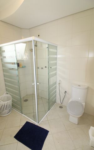 Casa de condomínio para alugar com 405m², 4 quartos e 4 vagasBanheiro da Suíte 2