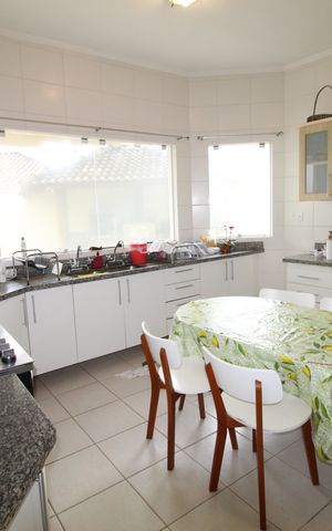 Casa de condomínio para alugar com 405m², 4 quartos e 4 vagasCozinha