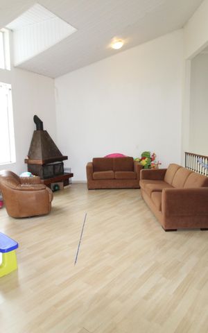 Casa de condomínio para alugar com 405m², 4 quartos e 4 vagasSala 1