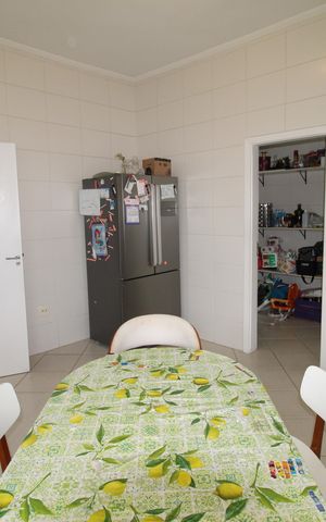 Casa de condomínio para alugar com 405m², 4 quartos e 4 vagasCozinha