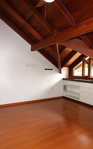 Casa para alugar com 185m², 3 quartos e 3 vagasSuíte do sótão