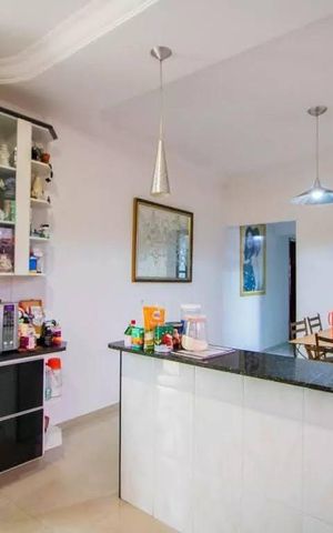 Casa à venda com 224m², 4 quartos e 2 vagas