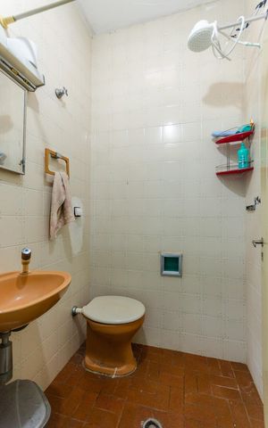 Casa à venda com 250m², 3 quartos e 2 vagas Casa à venda com 250m², 3 quartos e 2 vagasBanheiro de serviço
