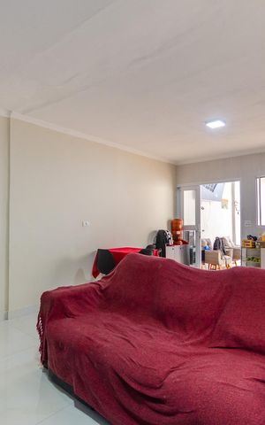 Casa à venda com 250m², 3 quartos e 2 vagas Casa à venda com 250m², 3 quartos e 2 vagasSala