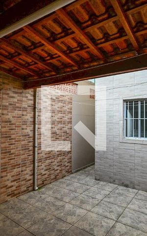 Casa à venda com 130m², 3 quartos e 2 vagas Casa à venda com 130m², 3 quartos e 2 vagasÁrea externa
