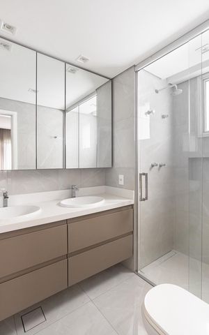 Apartamento à venda com 155m², 2 quartos e 3 vagas Apartamento à venda com 155m², 2 quartos e 3 vagasBanheiro da Suíte