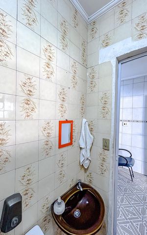 Casa à venda com 240m², 4 quartos e 2 vagasBanheiro de serviço