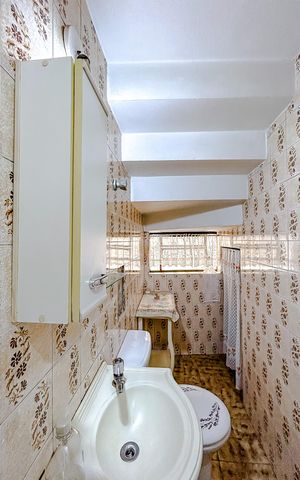 Casa à venda com 240m², 4 quartos e 2 vagasLavabo
