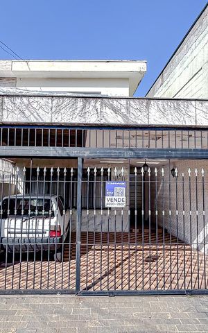 Casa à venda com 240m², 4 quartos e 2 vagasFachada com Plaquinha