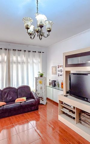 Casa à venda com 240m², 4 quartos e 2 vagasSala