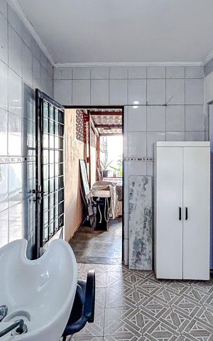 Casa à venda com 240m², 4 quartos e 2 vagasÁrea de Serviço