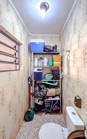 Casa à venda com 240m², 4 quartos e 2 vagasBanheiro de serviço