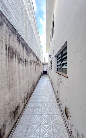 Casa à venda com 240m², 4 quartos e 2 vagasÁrea externa