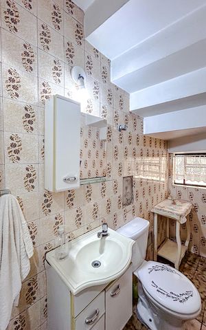 Casa à venda com 240m², 4 quartos e 2 vagasLavabo