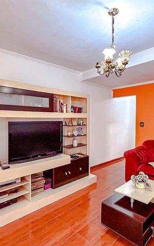 Casa à venda com 240m², 4 quartos e 2 vagasSala