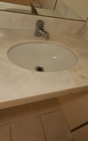 Apartamento para alugar com 128m², 3 quartos e 2 vagasBanheiro da Suíte 1 - Pia