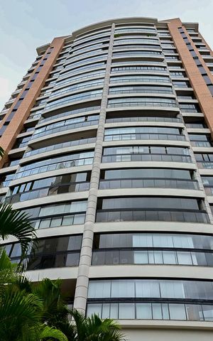 Apartamento à venda com 195m², 4 quartos e 4 vagasFachada