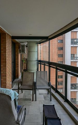 Apartamento à venda com 195m², 4 quartos e 4 vagasVaranda 1