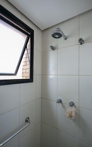 Apartamento à venda com 195m², 4 quartos e 4 vagasChuveiro do banheiro da Suíte 3